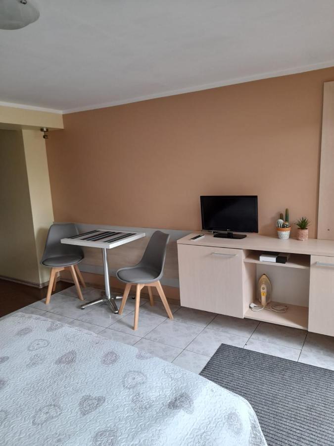 Apartament Jednosci Narodowej โควอบเซก ภายนอก รูปภาพ