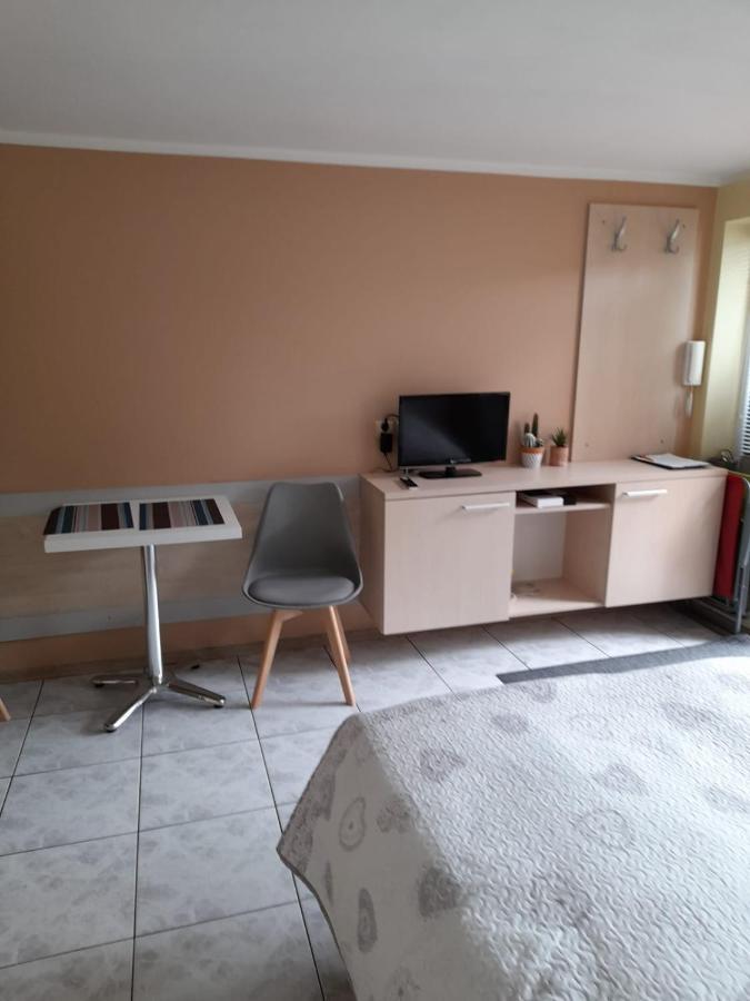 Apartament Jednosci Narodowej โควอบเซก ภายนอก รูปภาพ